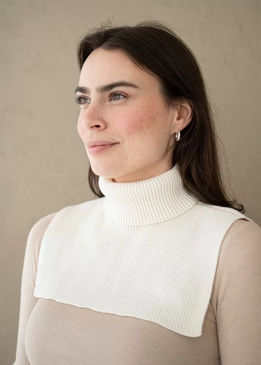 Hals i ribbestrikket ull