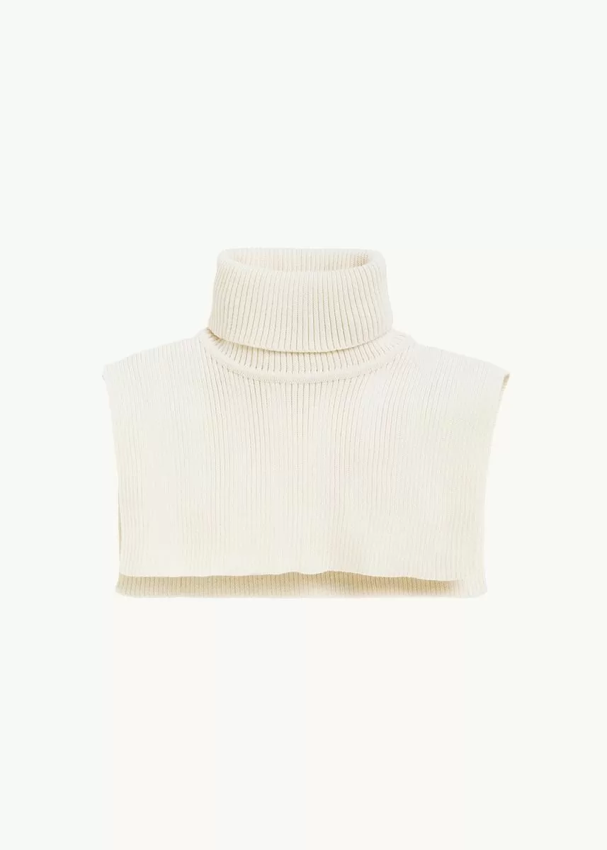 Hals i ribbestrikket ull