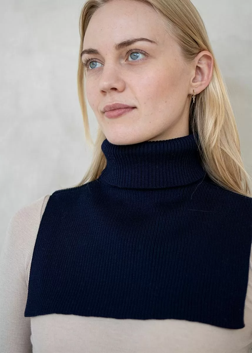 Hals i ribbestrikket ull