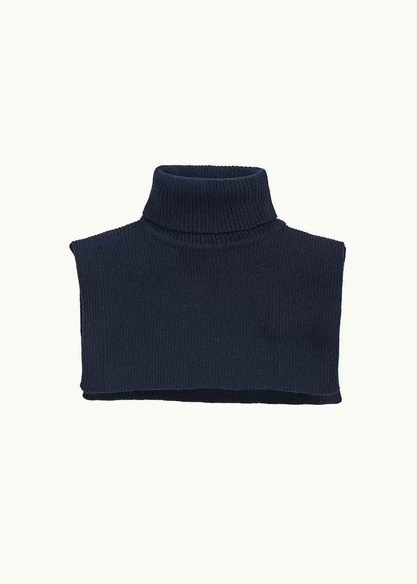 Hals i ribbestrikket ull