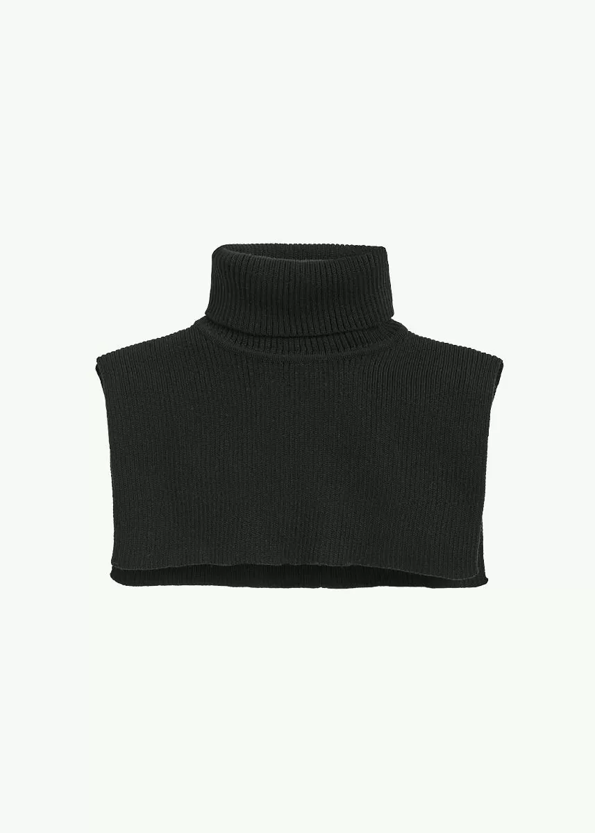 Hals i ribbestrikket ull