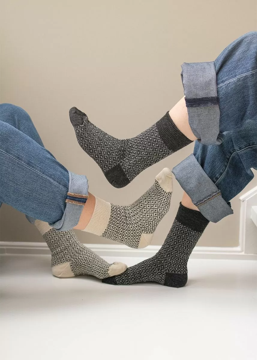 Tynne ullsokker med mønster