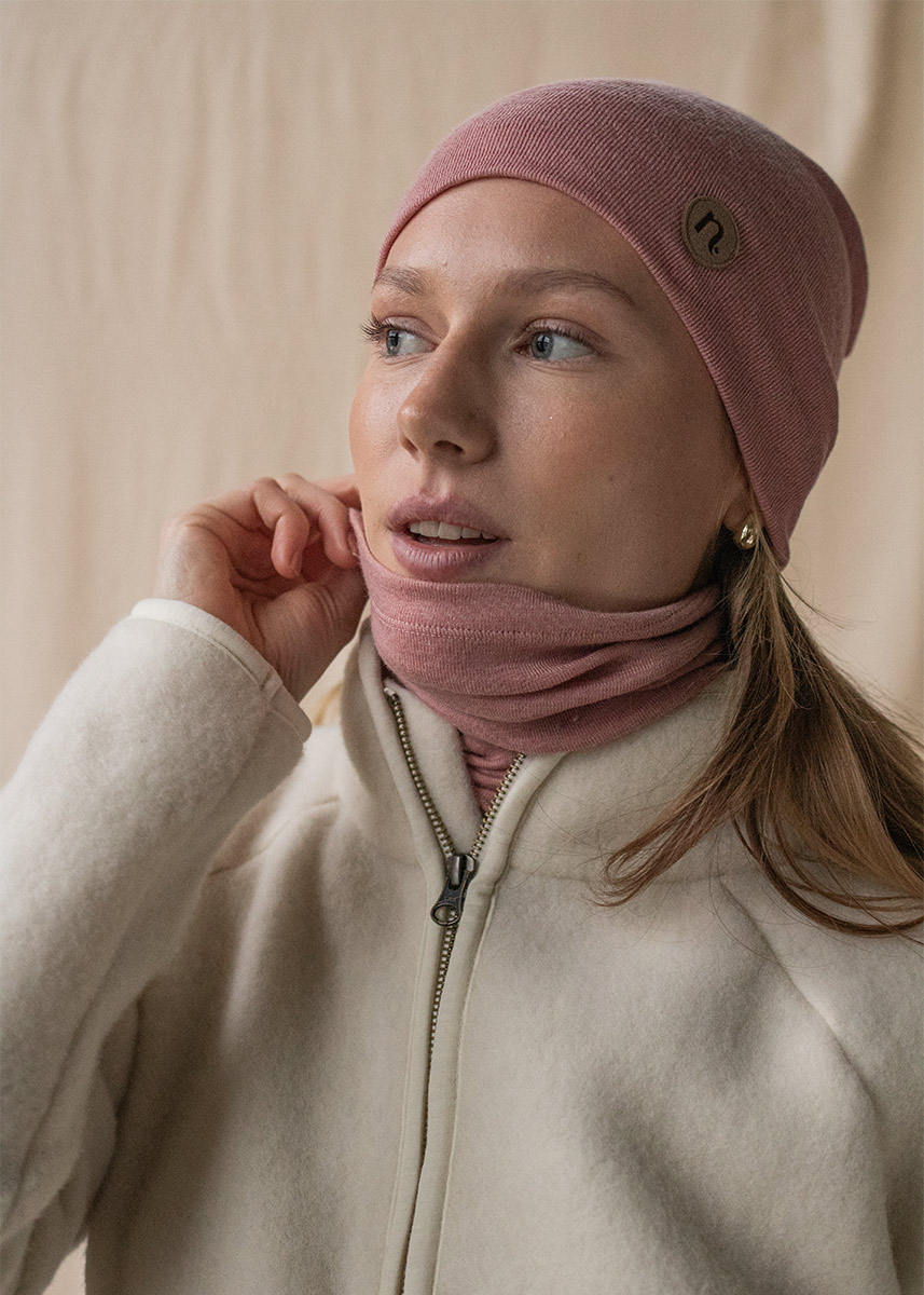 Tubehals i ull med silke