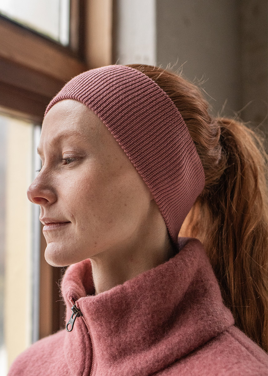 Ribbestrikket pannebånd