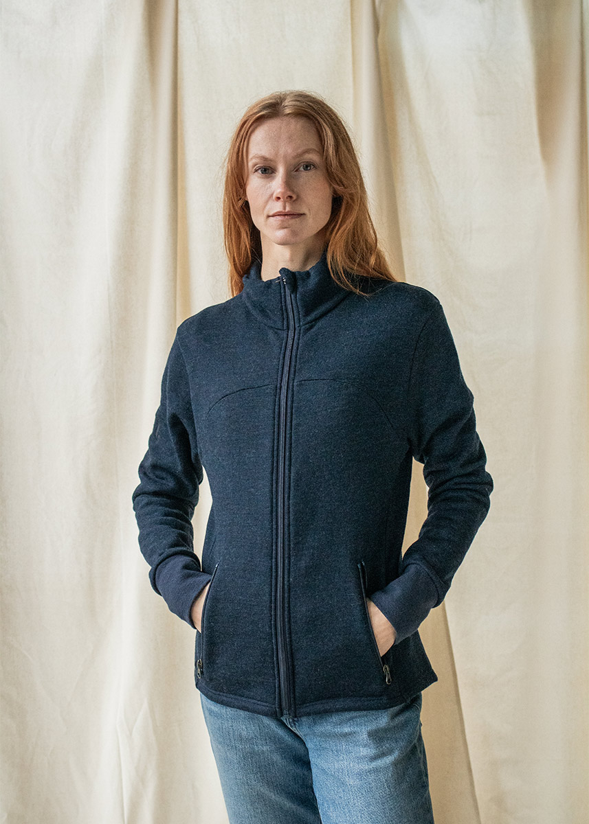 Innsvinget damejakke i ullfrotté