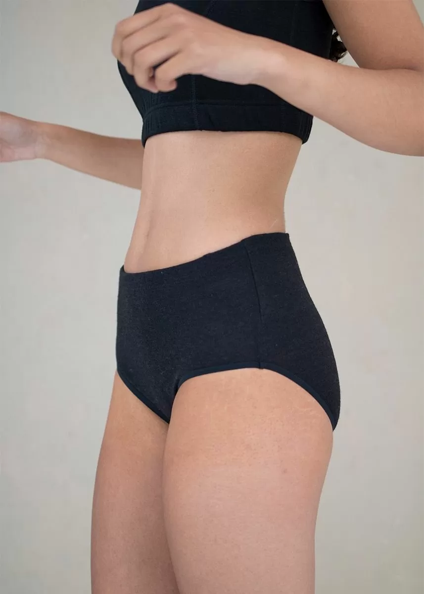 Dametruse i ull med silke