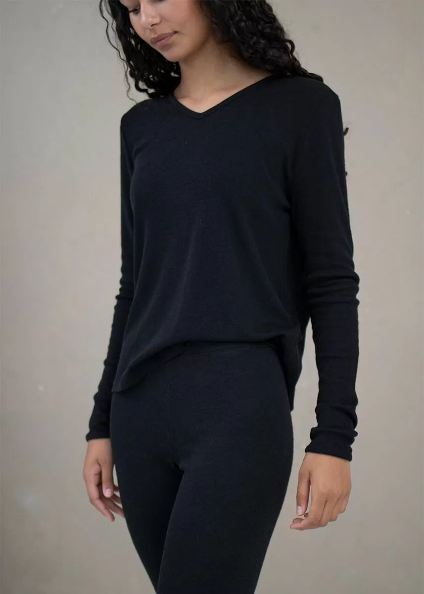 Løs genser med v-hals i ull med silke