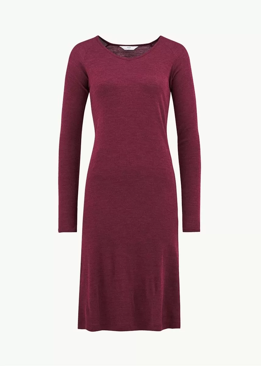 Kjole i finull med silke og v-hals 